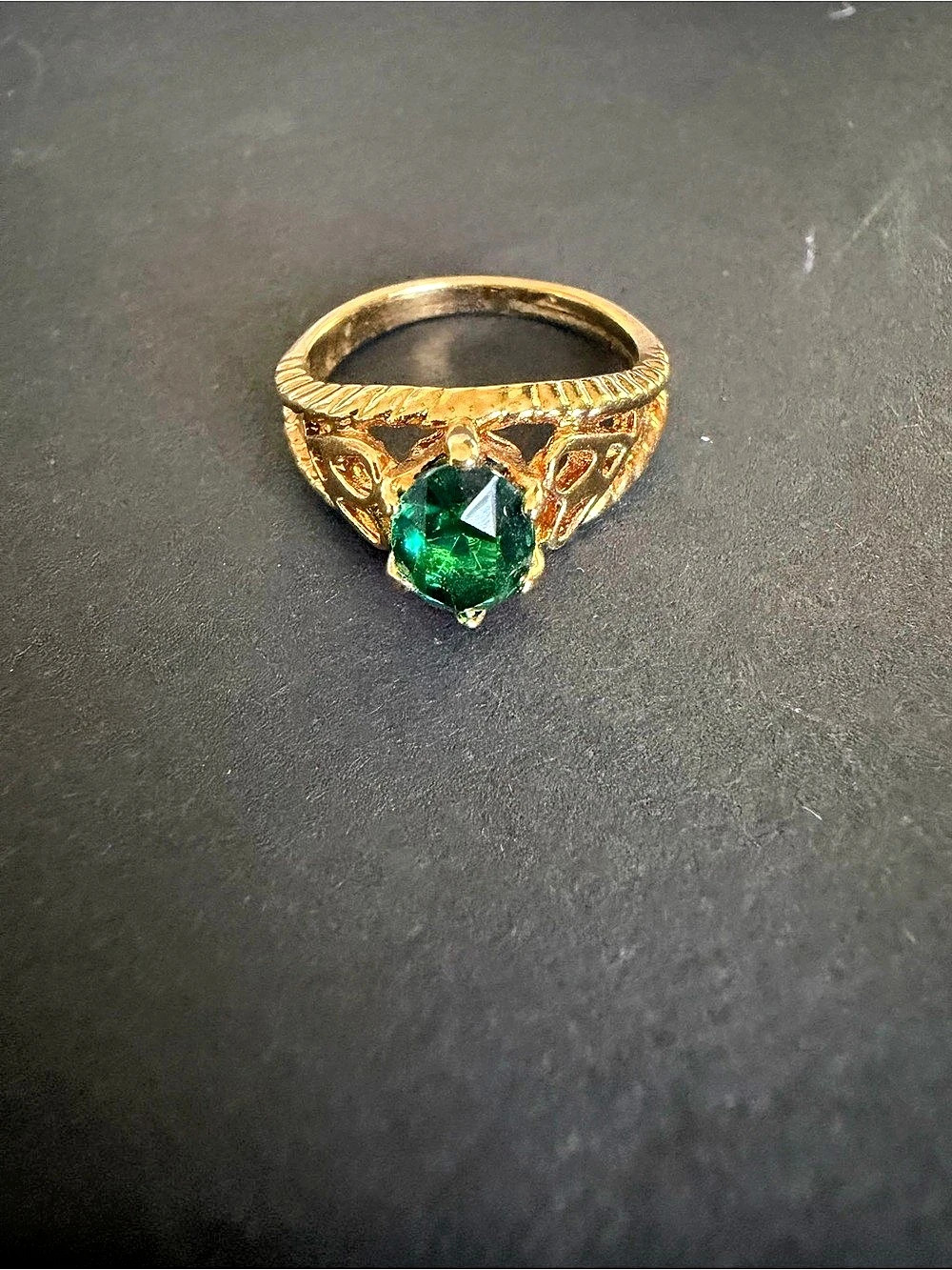 Filigree Green Stone Ring Size 7.5 Like New